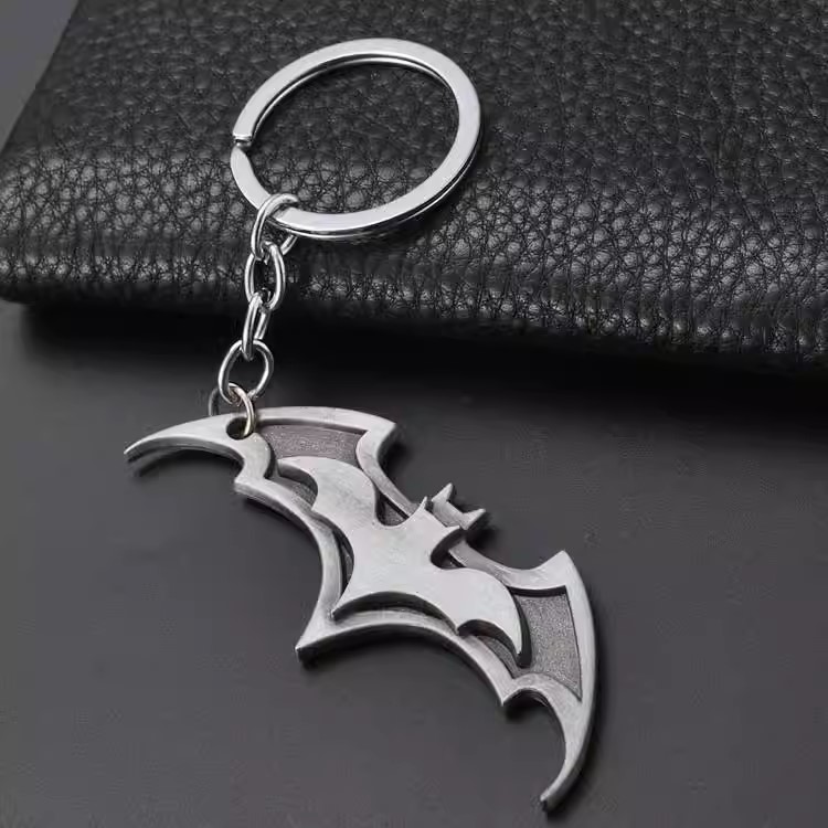 011051 DC - Steel Coloured Batman Keychain (37 Points)