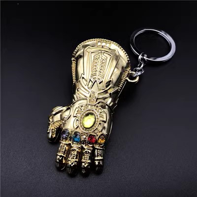 011039 Marvel - Golden Infinity Gauntlet Keychain (37 Points)