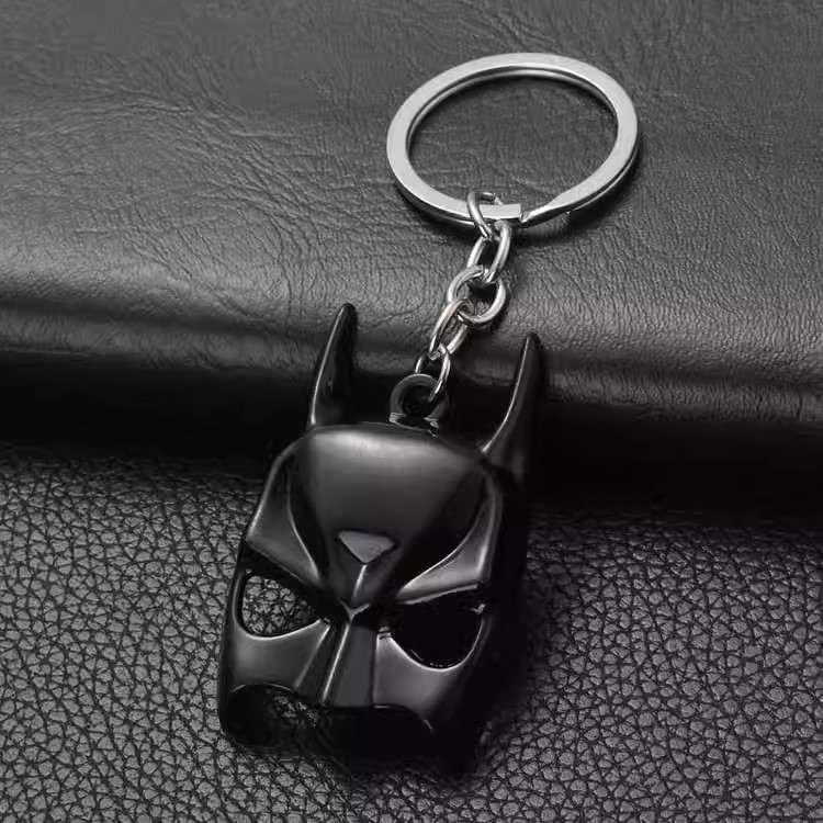 011056 DC - Black Batman Mask Keychain (37 Points)