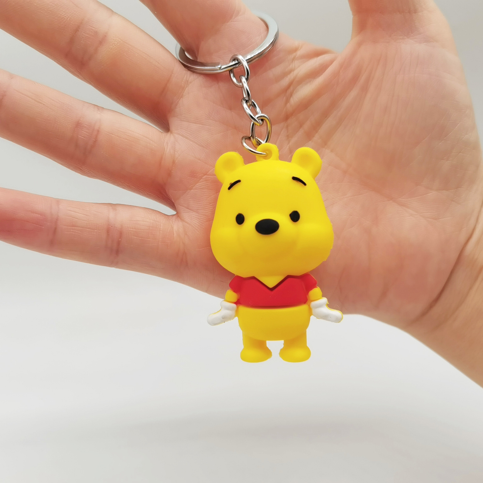 011091 Winnie the Pooh Keychain (37 Points)